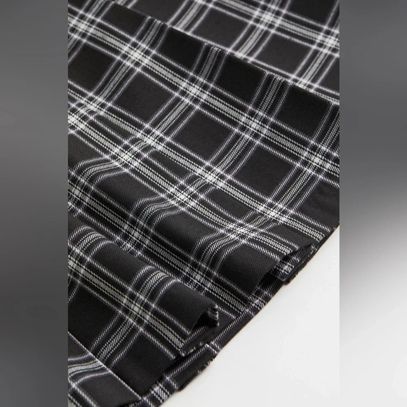 H&M Black White Plaid Mini Pleated Skirt Size 0 NWT - Picture 2 of 5